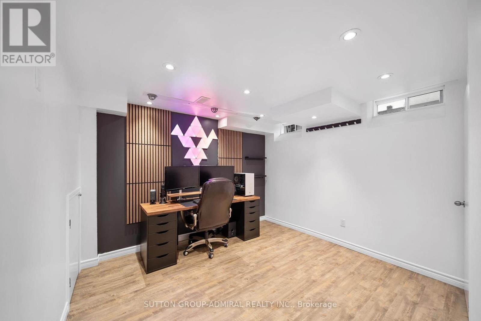 












49 EAST'S CORNERS BOULEVARD

,
Vaughan (Kleinburg),




Ontario
L4H3Z7

