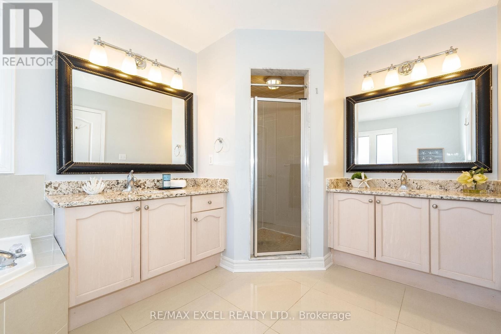 












2 GREENGAGE STREET

,
Markham (Greensborough),




Ontario
L6E1X9

