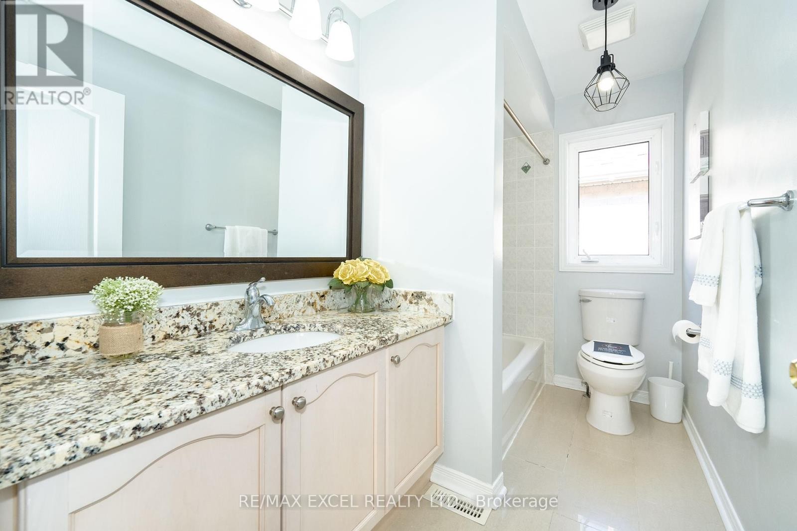 












2 GREENGAGE STREET

,
Markham (Greensborough),




Ontario
L6E1X9

