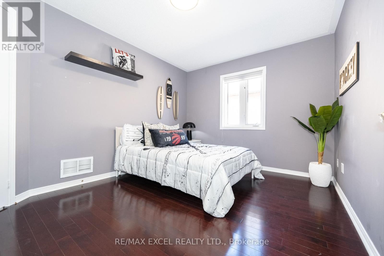 












2 GREENGAGE STREET

,
Markham (Greensborough),




Ontario
L6E1X9

