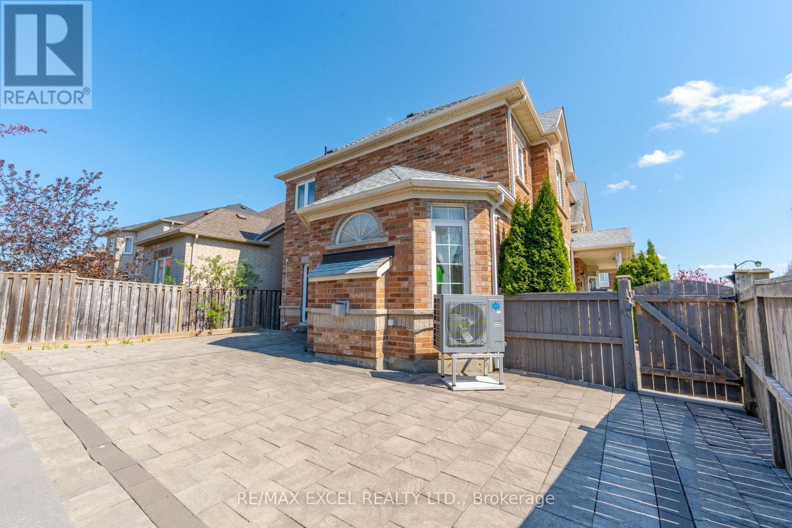 












2 GREENGAGE STREET

,
Markham (Greensborough),




Ontario
L6E1X9

