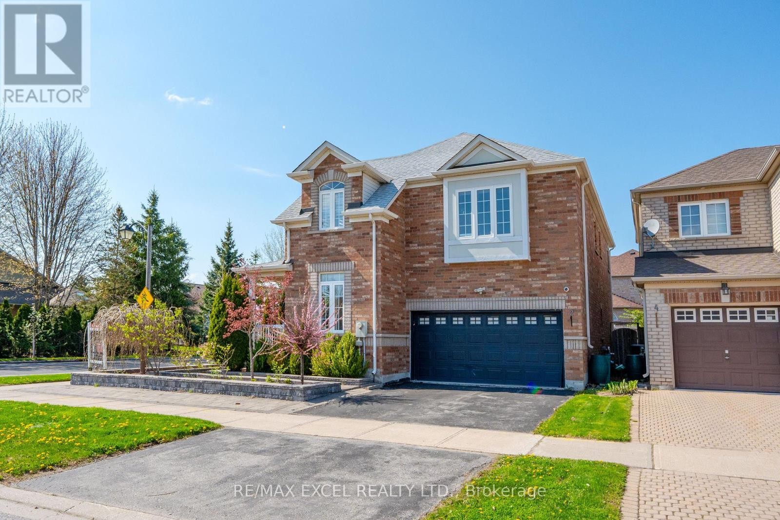 












2 GREENGAGE STREET

,
Markham (Greensborough),




Ontario
L6E1X9

