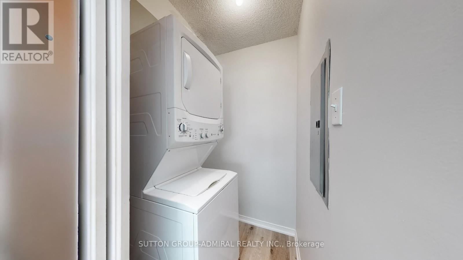 












410 - 175 CEDAR AVENUE

,
Richmond Hill (Harding),




Ontario
L4C9V3

