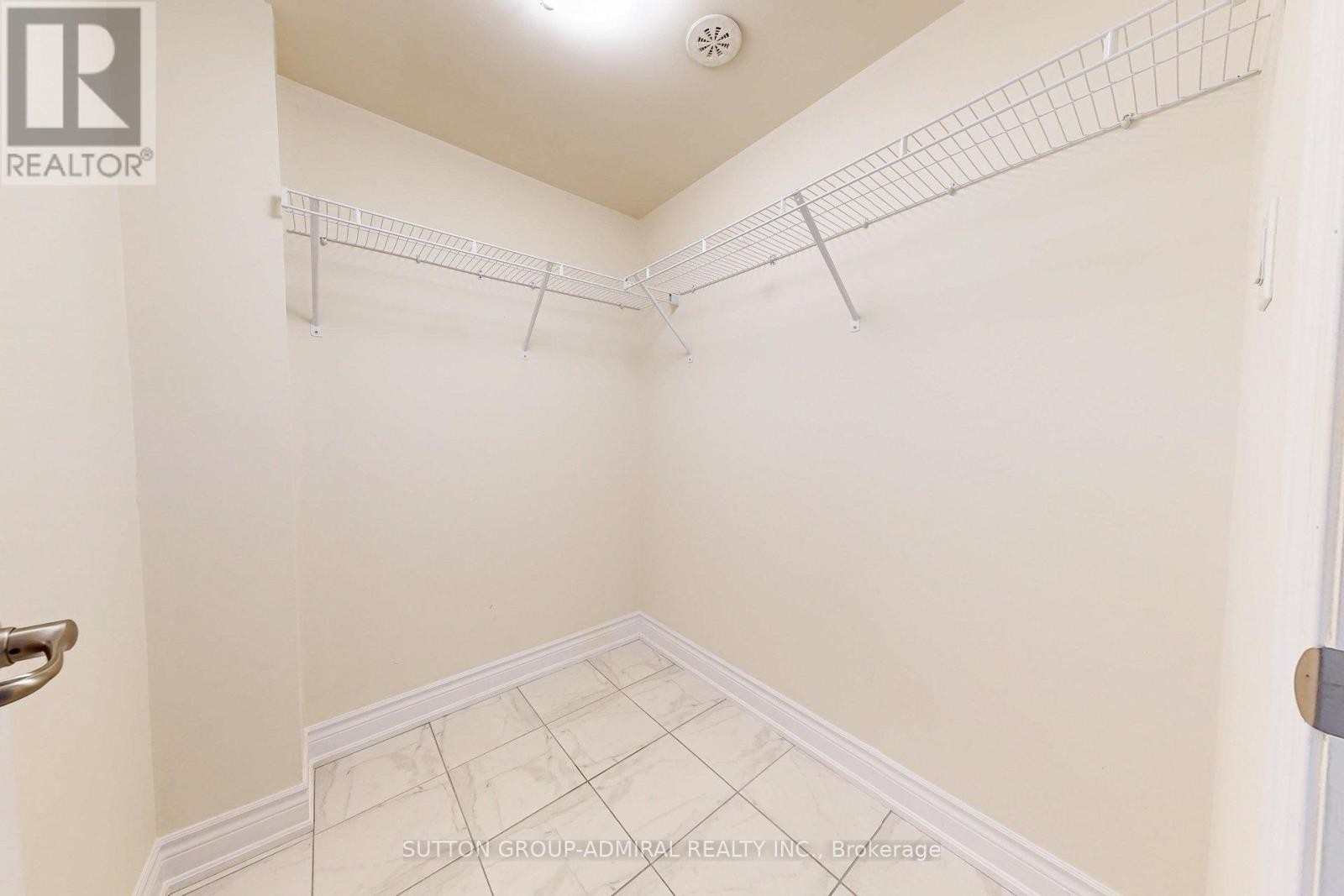 












24 CARRVILLE WOODS CIRCLE

,
Vaughan (Patterson),




Ontario
L6A4Z6

