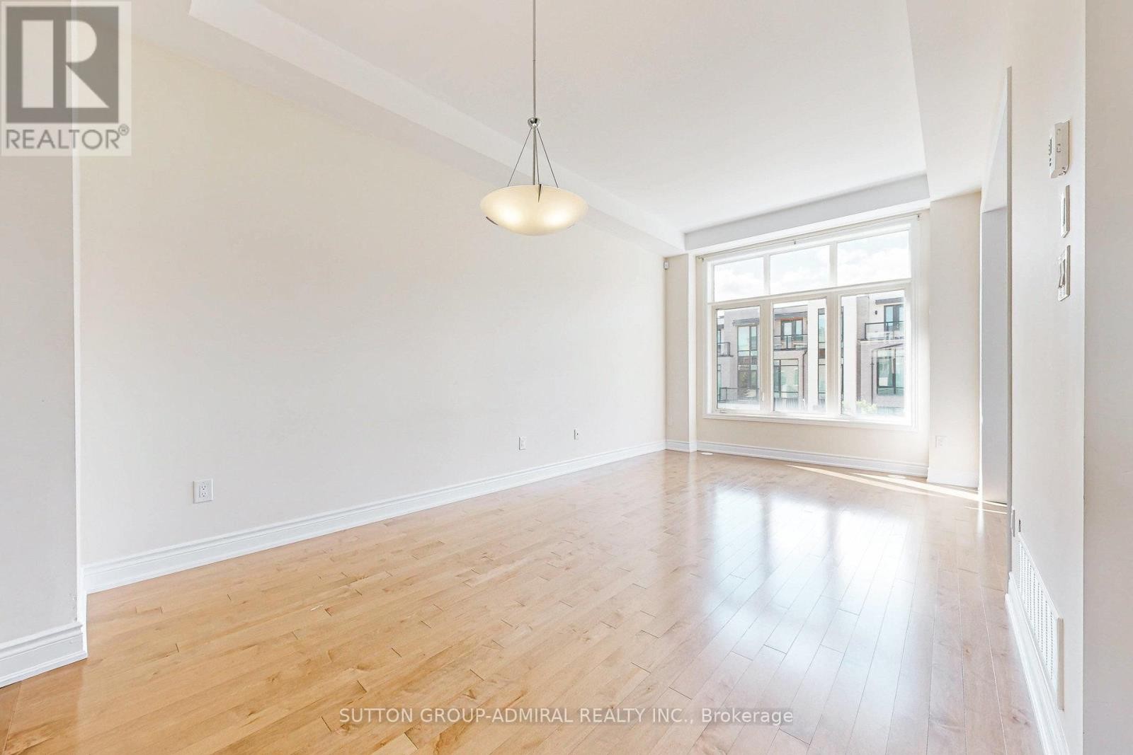 












24 CARRVILLE WOODS CIRCLE

,
Vaughan (Patterson),




Ontario
L6A4Z6

