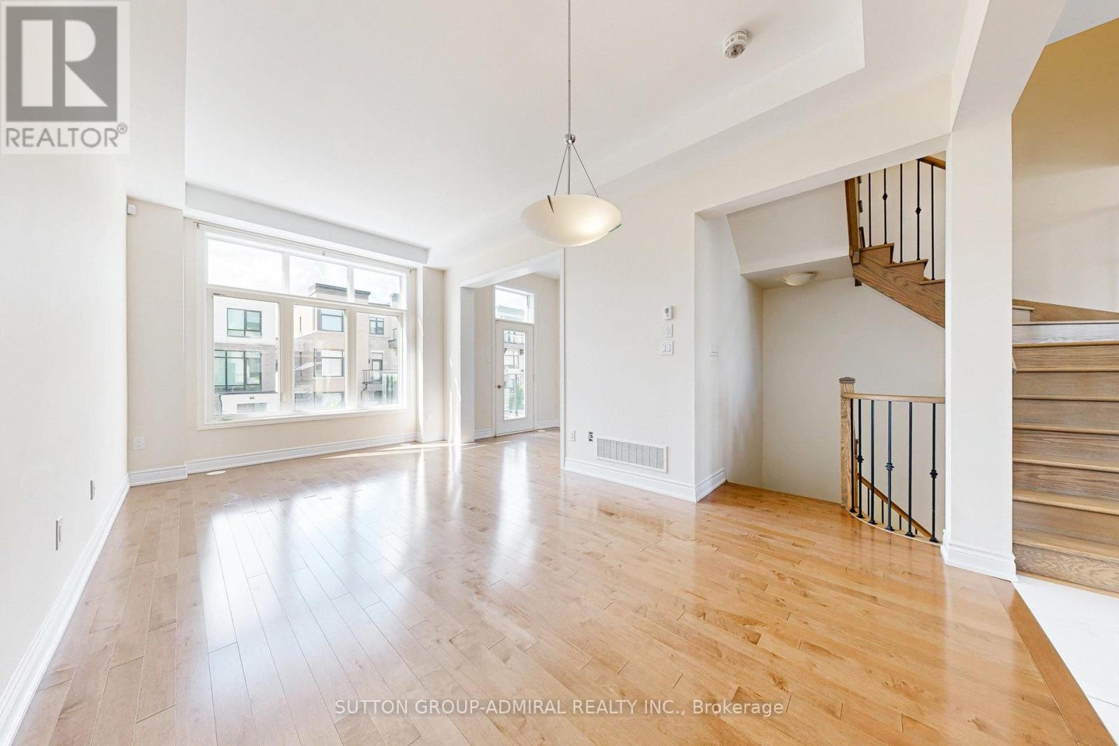 












24 CARRVILLE WOODS CIRCLE

,
Vaughan (Patterson),




Ontario
L6A4Z6

