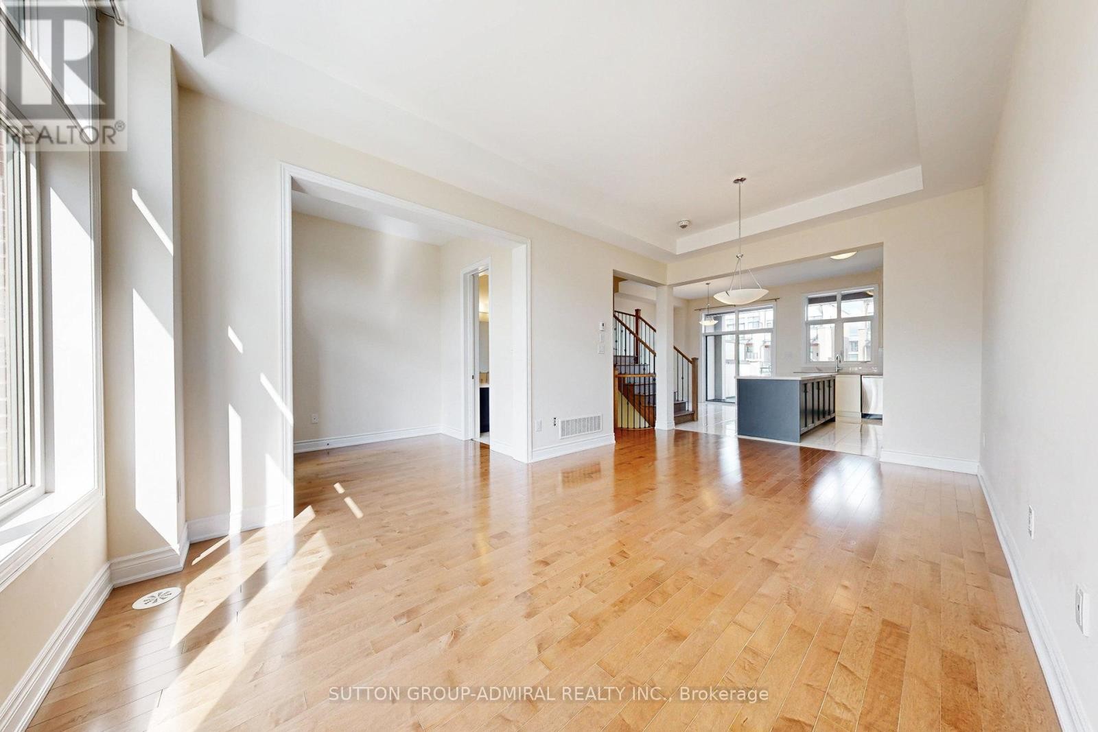 












24 CARRVILLE WOODS CIRCLE

,
Vaughan (Patterson),




Ontario
L6A4Z6

