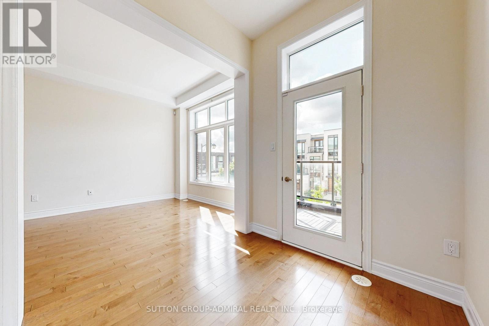 












24 CARRVILLE WOODS CIRCLE

,
Vaughan (Patterson),




Ontario
L6A4Z6

