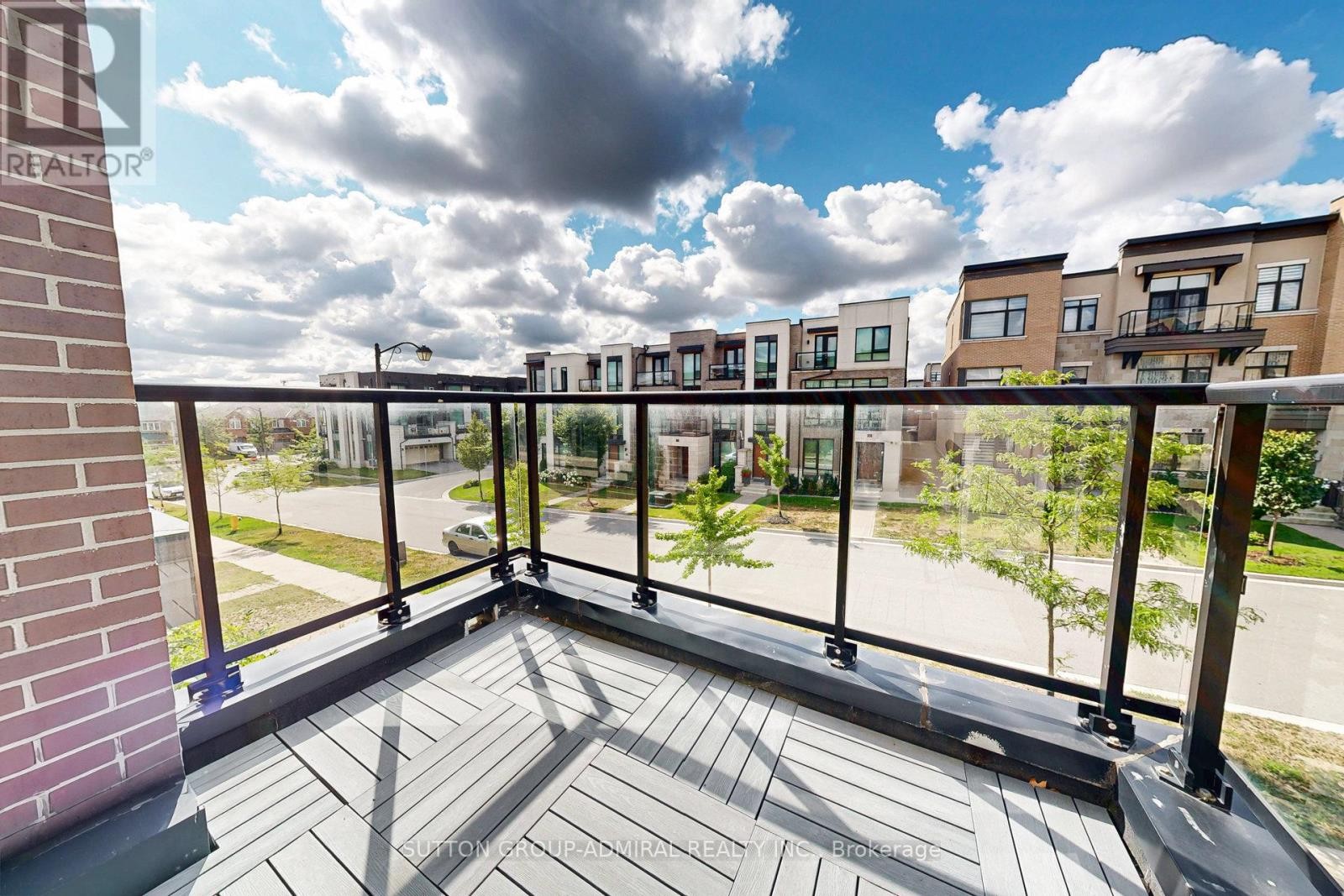 












24 CARRVILLE WOODS CIRCLE

,
Vaughan (Patterson),




Ontario
L6A4Z6

