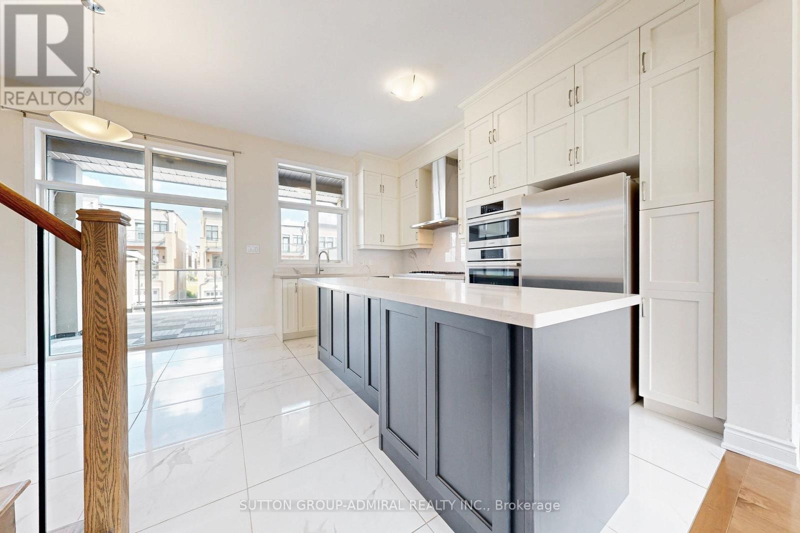 












24 CARRVILLE WOODS CIRCLE

,
Vaughan (Patterson),




Ontario
L6A4Z6

