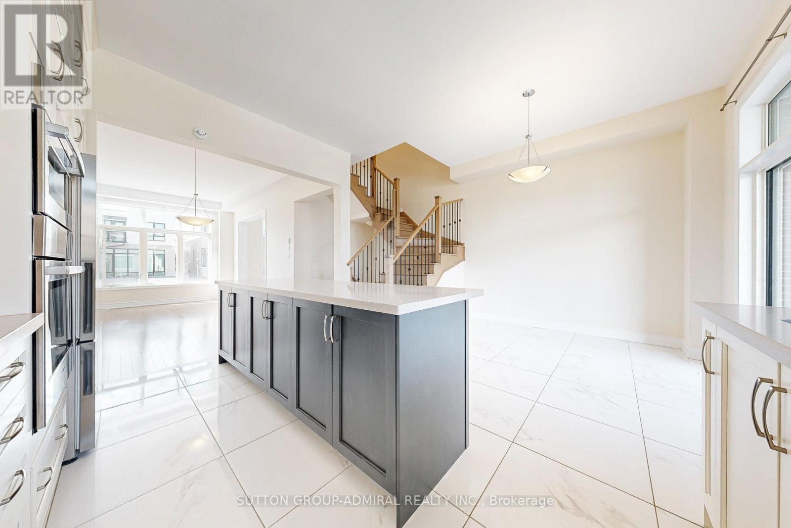 












24 CARRVILLE WOODS CIRCLE

,
Vaughan (Patterson),




Ontario
L6A4Z6

