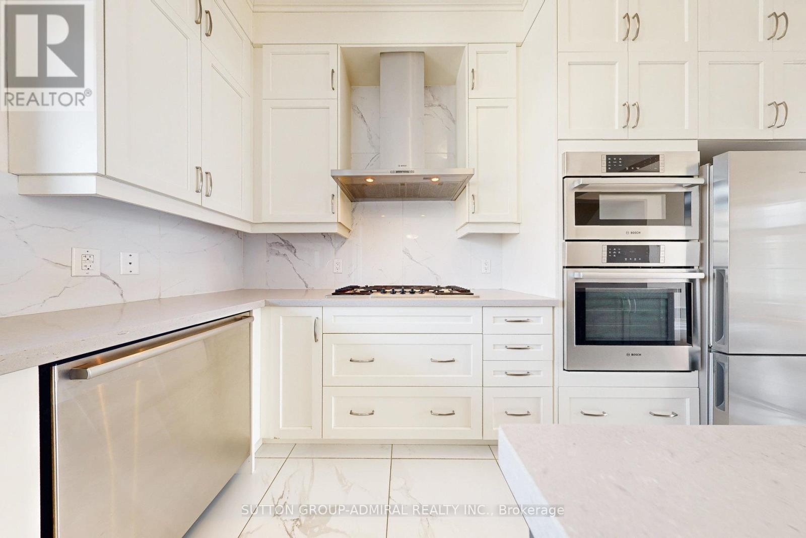 












24 CARRVILLE WOODS CIRCLE

,
Vaughan (Patterson),




Ontario
L6A4Z6

