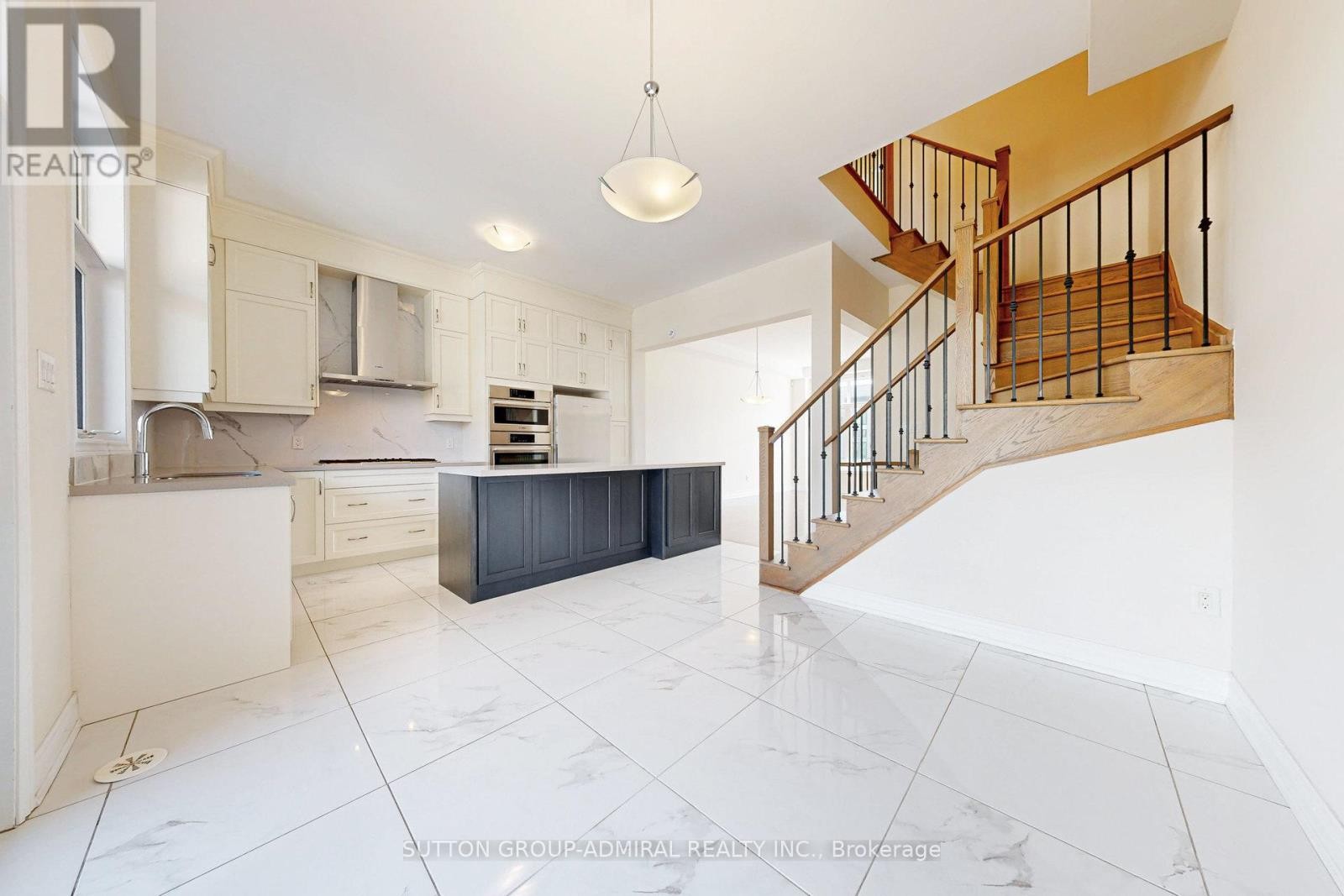












24 CARRVILLE WOODS CIRCLE

,
Vaughan (Patterson),




Ontario
L6A4Z6


