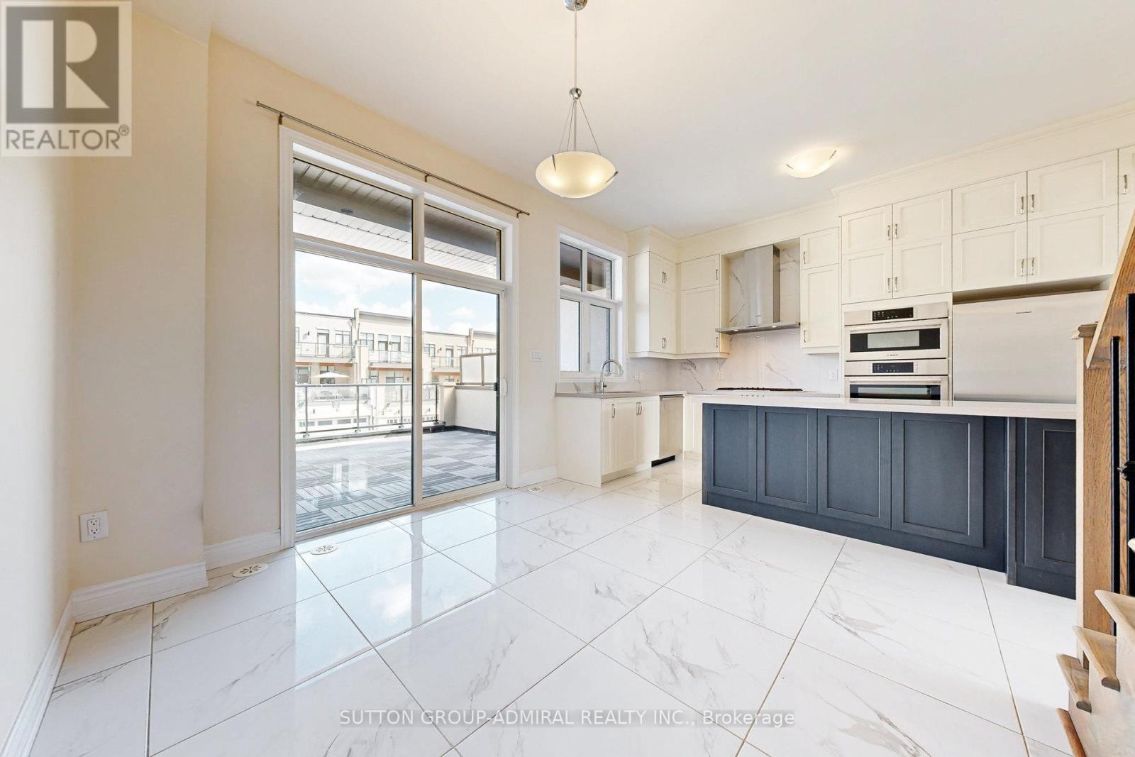 












24 CARRVILLE WOODS CIRCLE

,
Vaughan (Patterson),




Ontario
L6A4Z6

