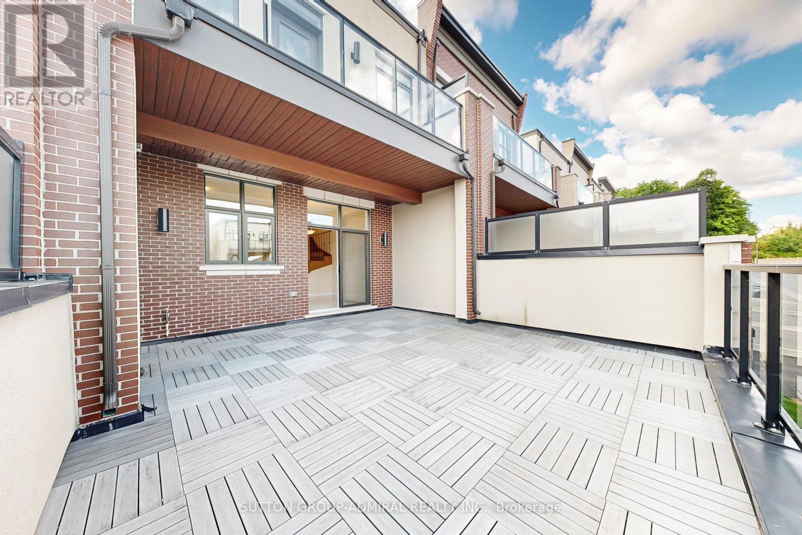 












24 CARRVILLE WOODS CIRCLE

,
Vaughan (Patterson),




Ontario
L6A4Z6

