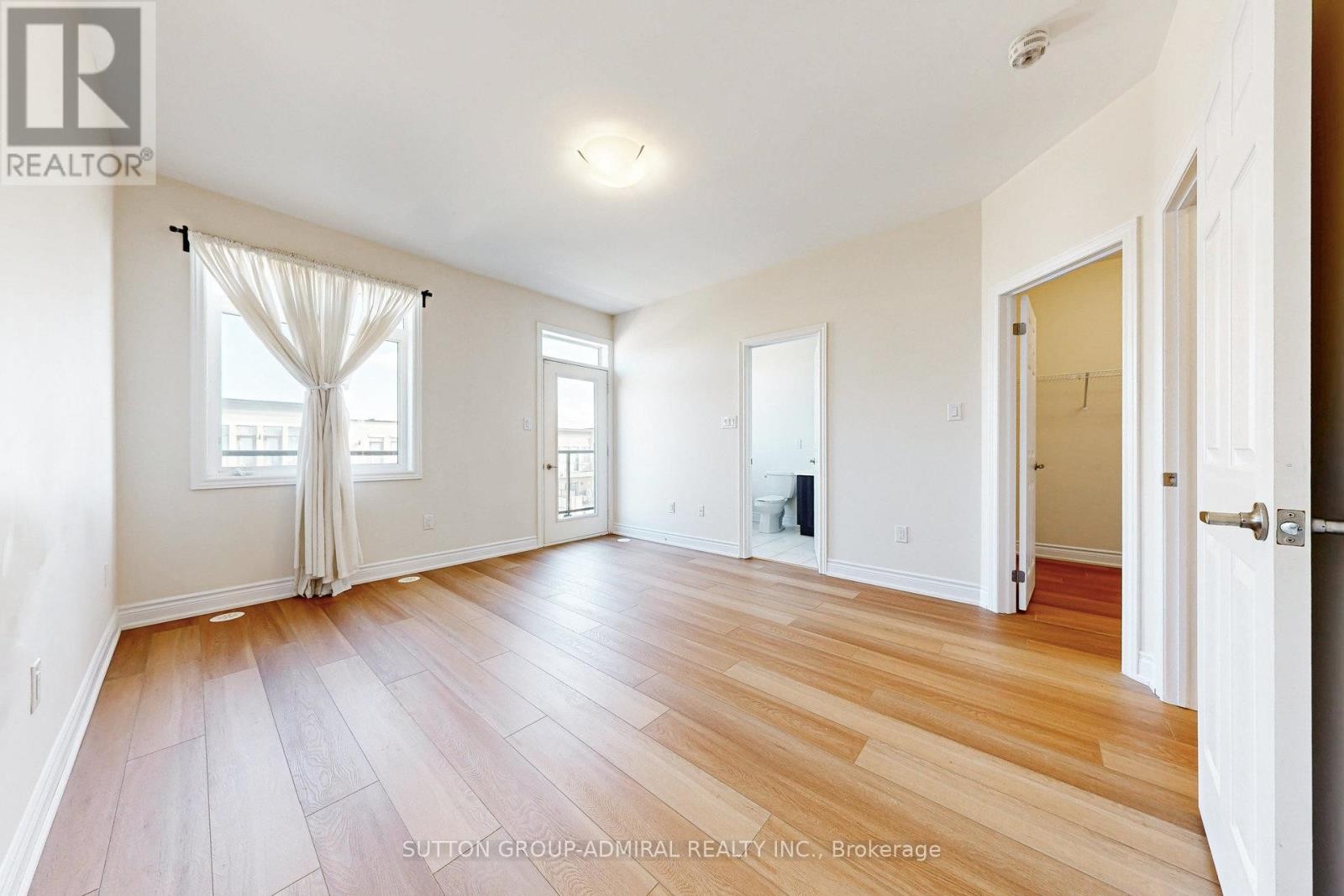 












24 CARRVILLE WOODS CIRCLE

,
Vaughan (Patterson),




Ontario
L6A4Z6

