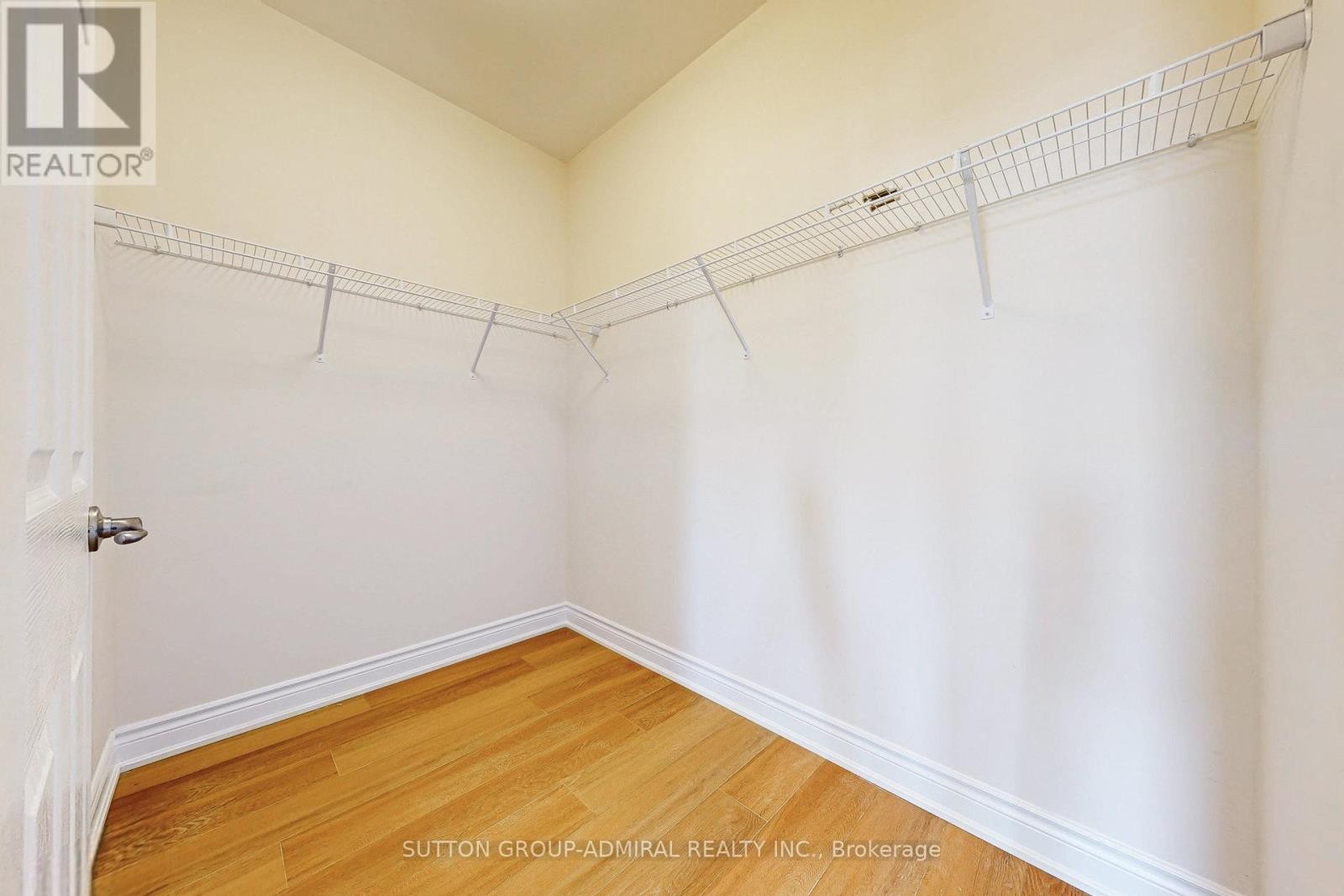 












24 CARRVILLE WOODS CIRCLE

,
Vaughan (Patterson),




Ontario
L6A4Z6

