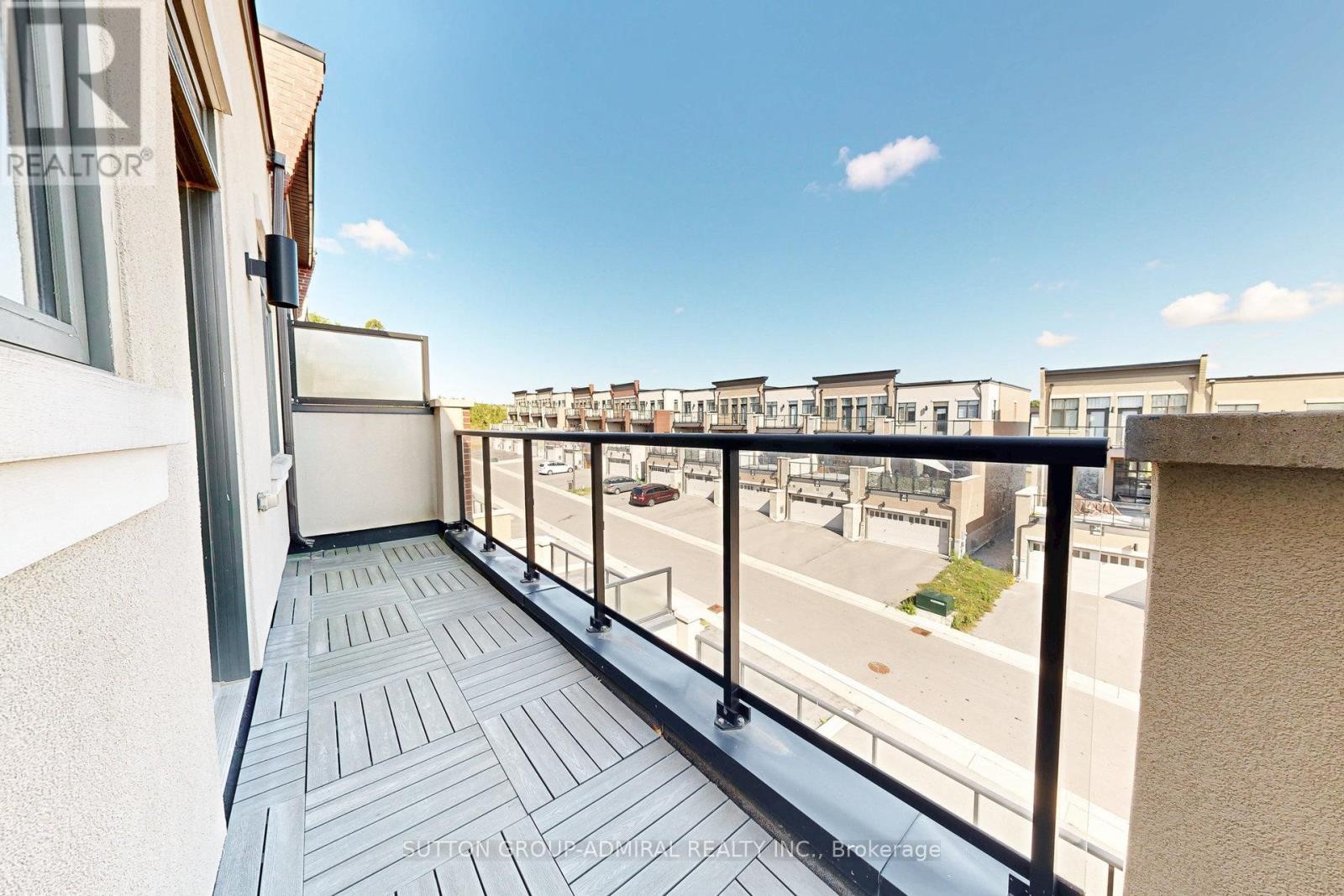 












24 CARRVILLE WOODS CIRCLE

,
Vaughan (Patterson),




Ontario
L6A4Z6

