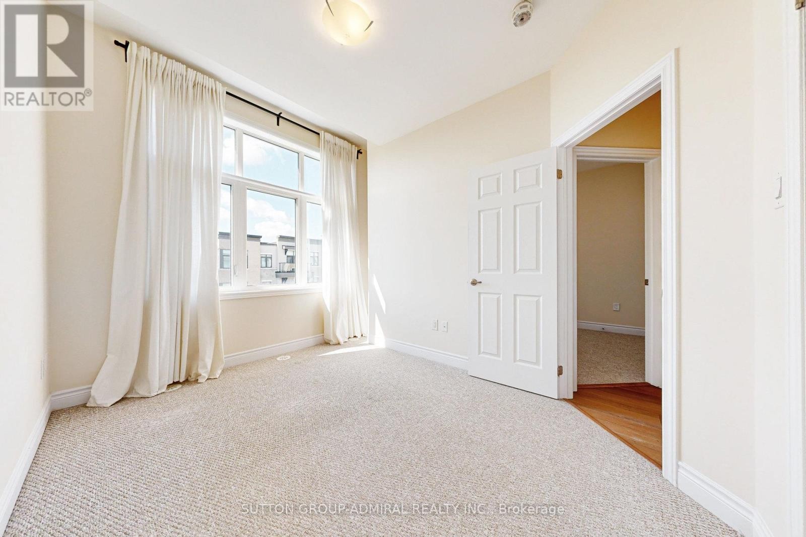 












24 CARRVILLE WOODS CIRCLE

,
Vaughan (Patterson),




Ontario
L6A4Z6

