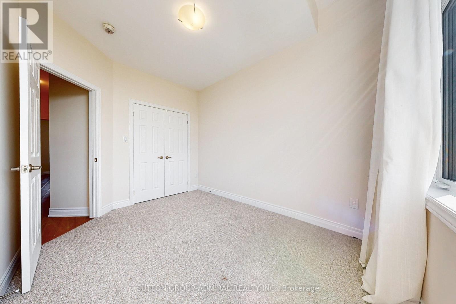 












24 CARRVILLE WOODS CIRCLE

,
Vaughan (Patterson),




Ontario
L6A4Z6

