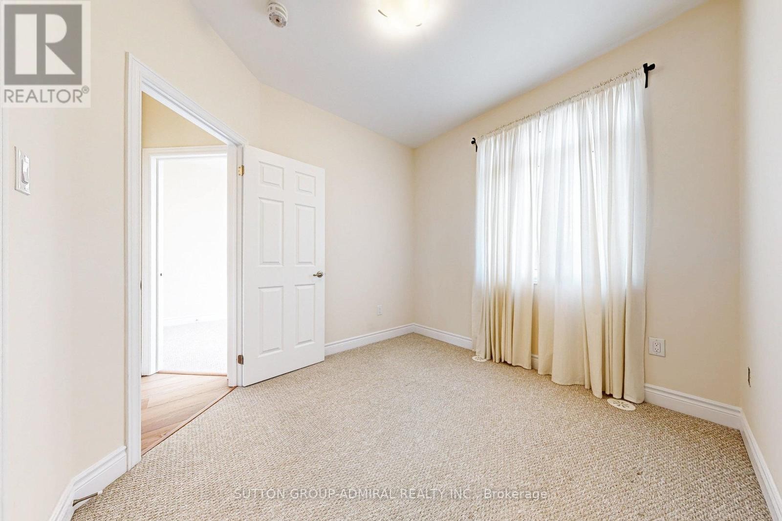 












24 CARRVILLE WOODS CIRCLE

,
Vaughan (Patterson),




Ontario
L6A4Z6


