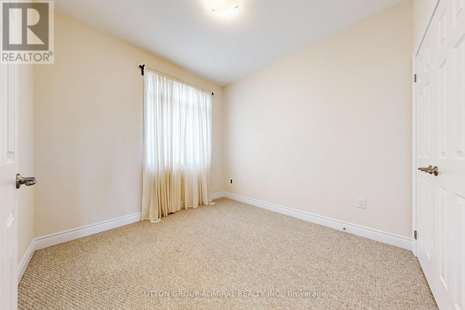 












24 CARRVILLE WOODS CIRCLE

,
Vaughan (Patterson),




Ontario
L6A4Z6

