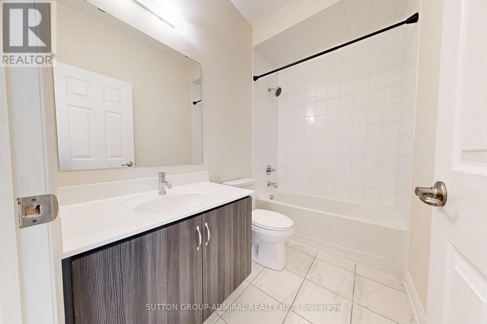 












24 CARRVILLE WOODS CIRCLE

,
Vaughan (Patterson),




Ontario
L6A4Z6

