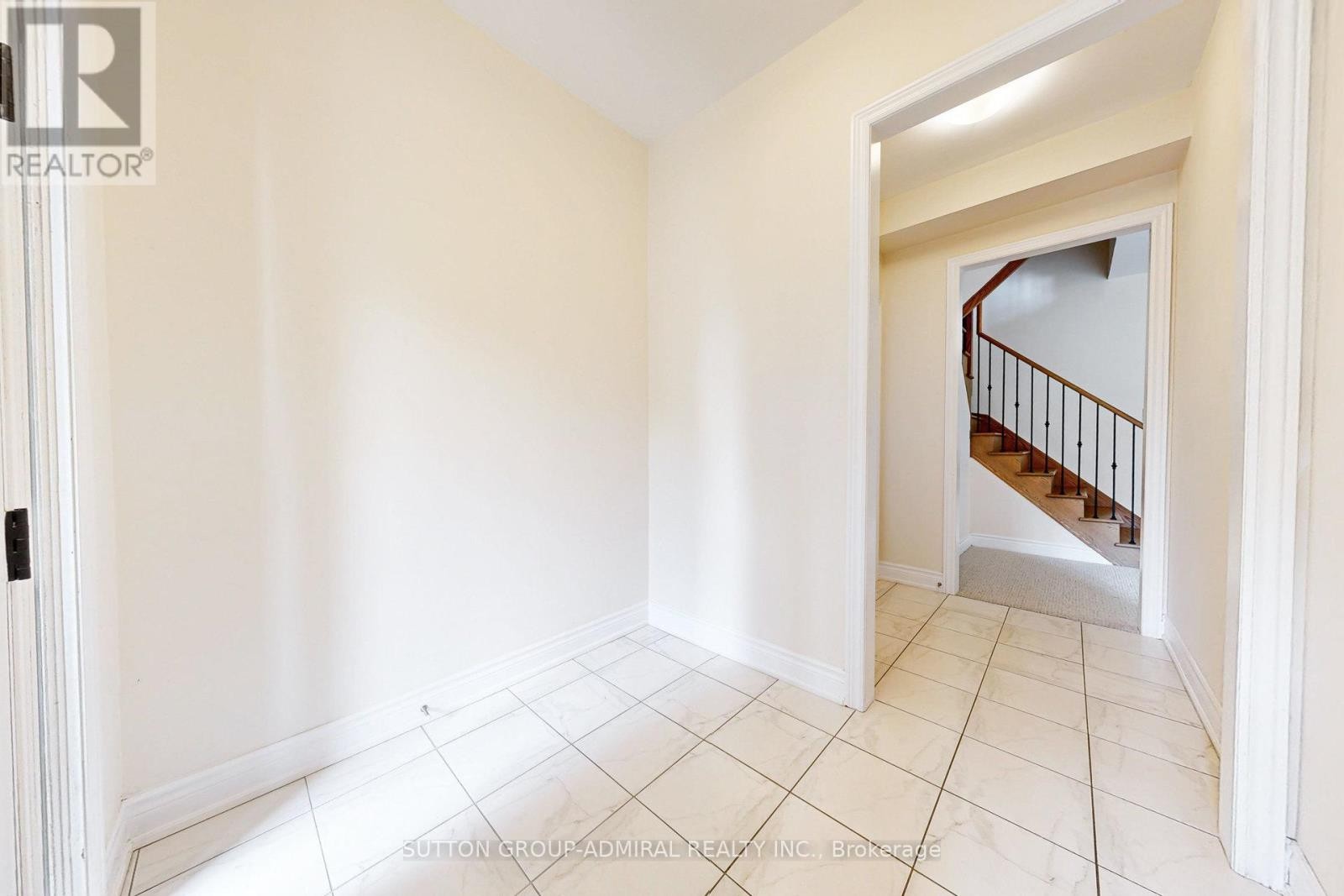 












24 CARRVILLE WOODS CIRCLE

,
Vaughan (Patterson),




Ontario
L6A4Z6

