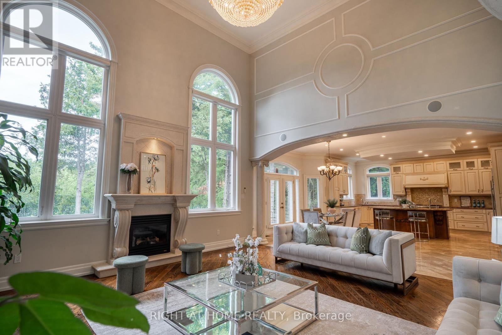 












286 FERN AVENUE

,
Richmond Hill (Langstaff),




Ontario
L4C6L4

