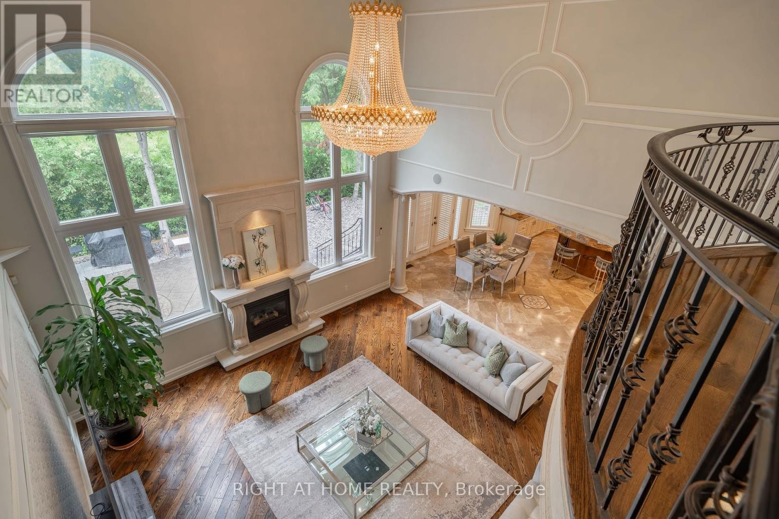 












286 FERN AVENUE

,
Richmond Hill (Langstaff),




Ontario
L4C6L4

