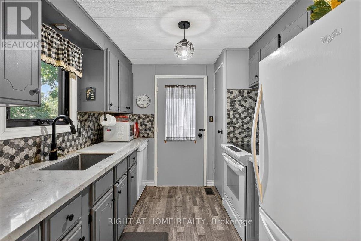 












45 LINDEN LANE

,
Innisfil,




Ontario
L9S1P2

