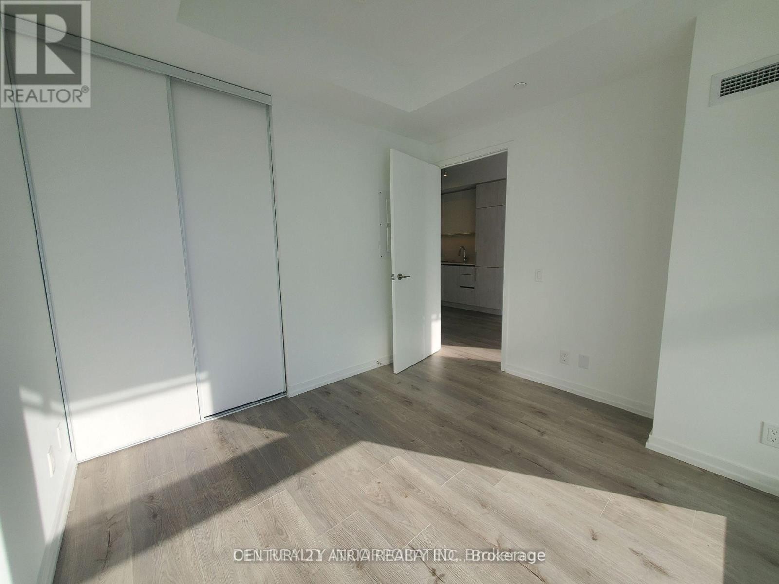 












5301 - 7890 JANE STREET

,
Vaughan (Vaughan Corporate Centre),




Ontario
L4K0K9

