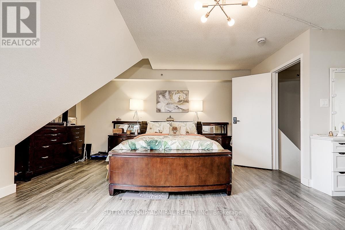 












838 - 75 WELDRICK ROAD E

,
Richmond Hill (Observatory),




Ontario
L4C0H9

