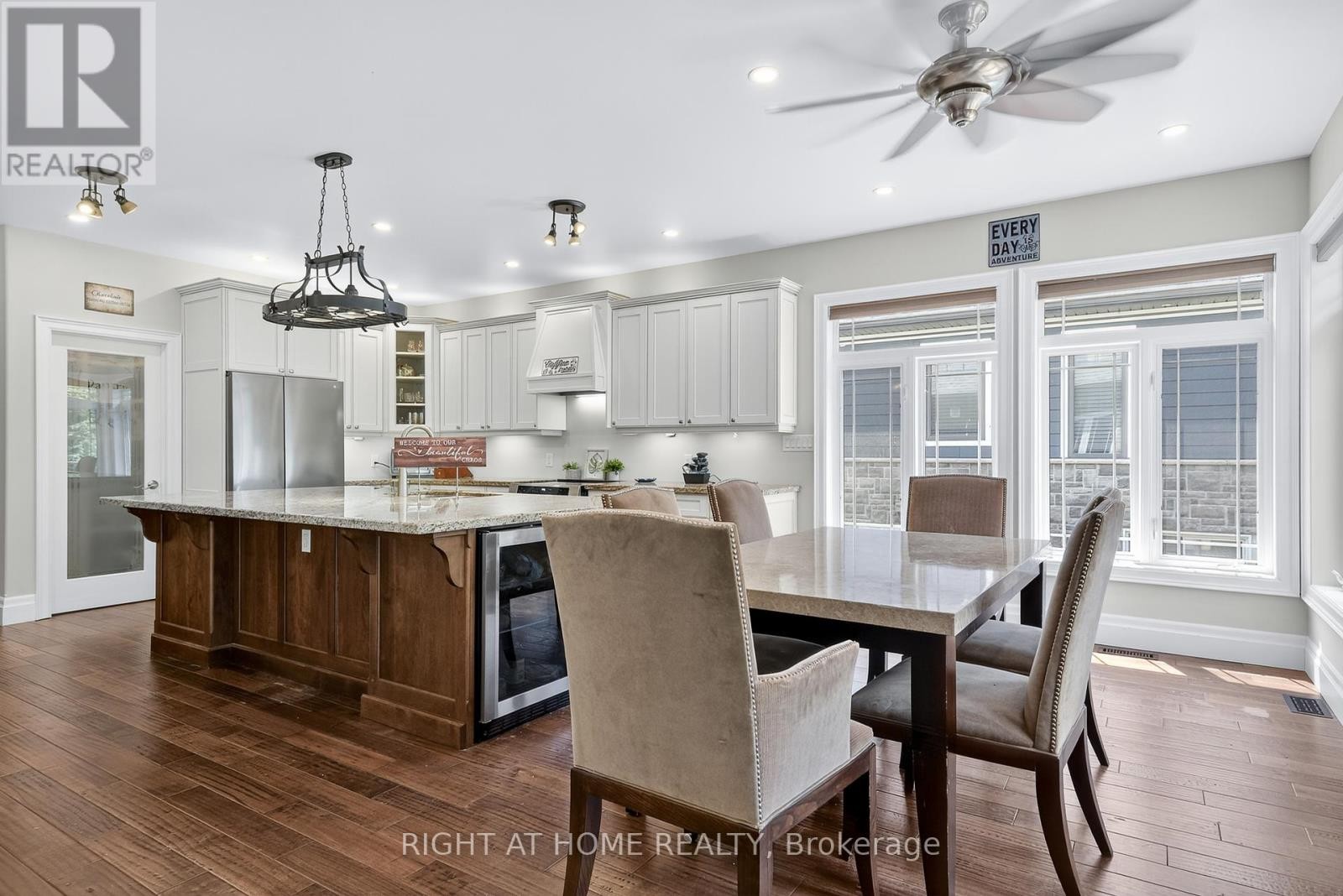 












3500 CRESCENT HARBOUR ROAD

,
Innisfil,




Ontario
L9S2Y8

