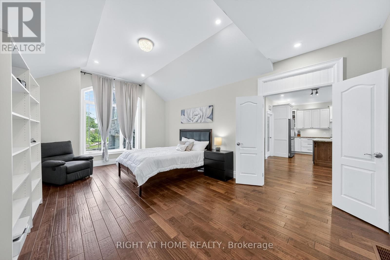 












3500 CRESCENT HARBOUR ROAD

,
Innisfil,




Ontario
L9S2Y8

