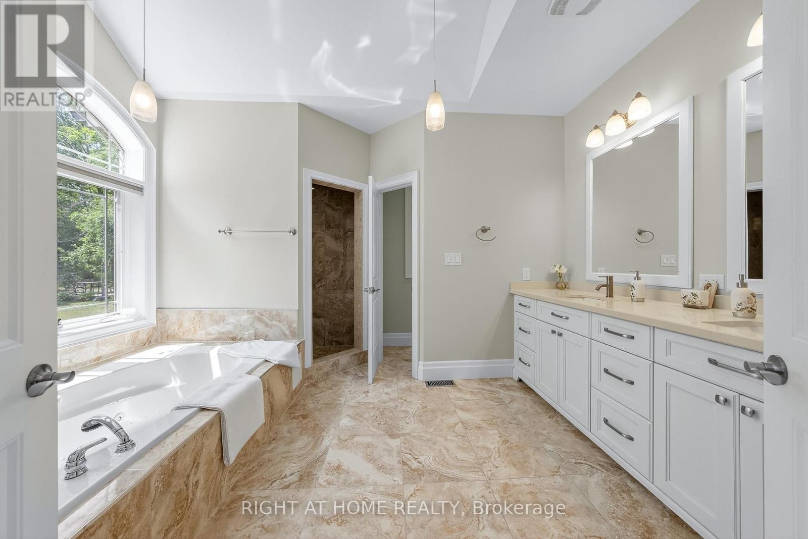 












3500 CRESCENT HARBOUR ROAD

,
Innisfil,




Ontario
L9S2Y8


