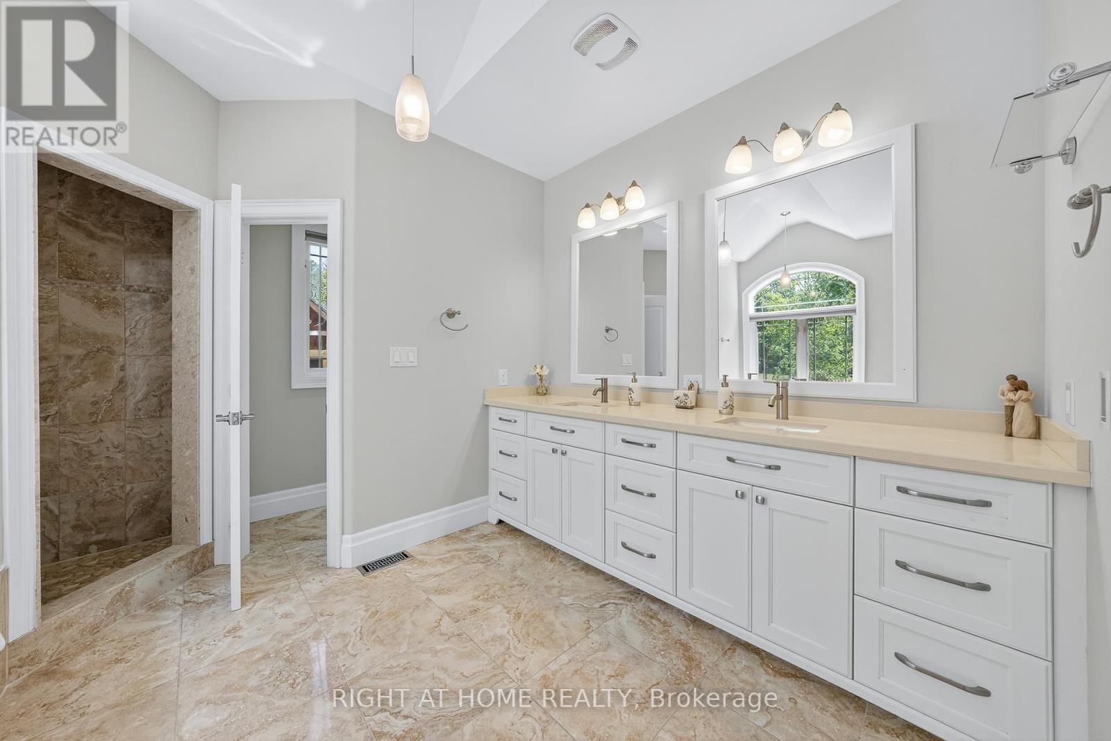 












3500 CRESCENT HARBOUR ROAD

,
Innisfil,




Ontario
L9S2Y8

