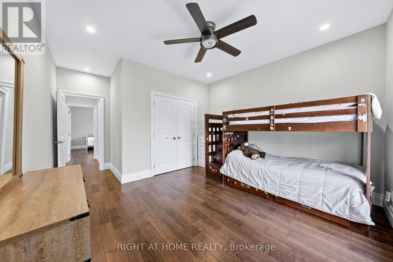 












3500 CRESCENT HARBOUR ROAD

,
Innisfil,




Ontario
L9S2Y8

