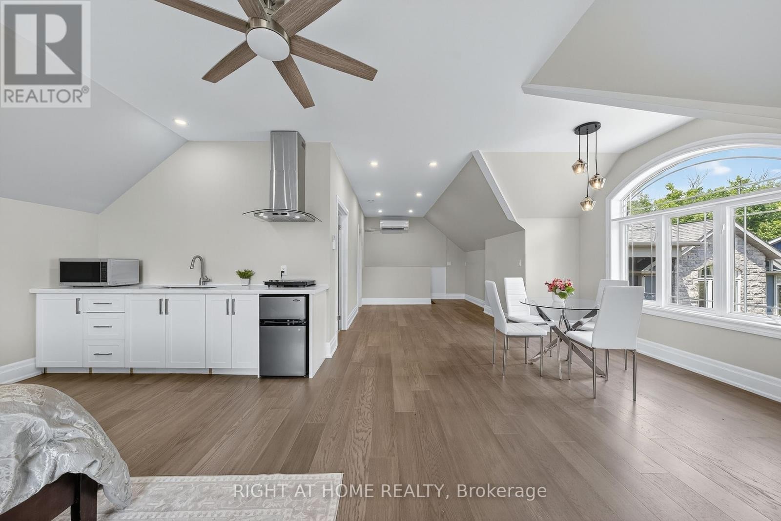 












3500 CRESCENT HARBOUR ROAD

,
Innisfil,




Ontario
L9S2Y8

