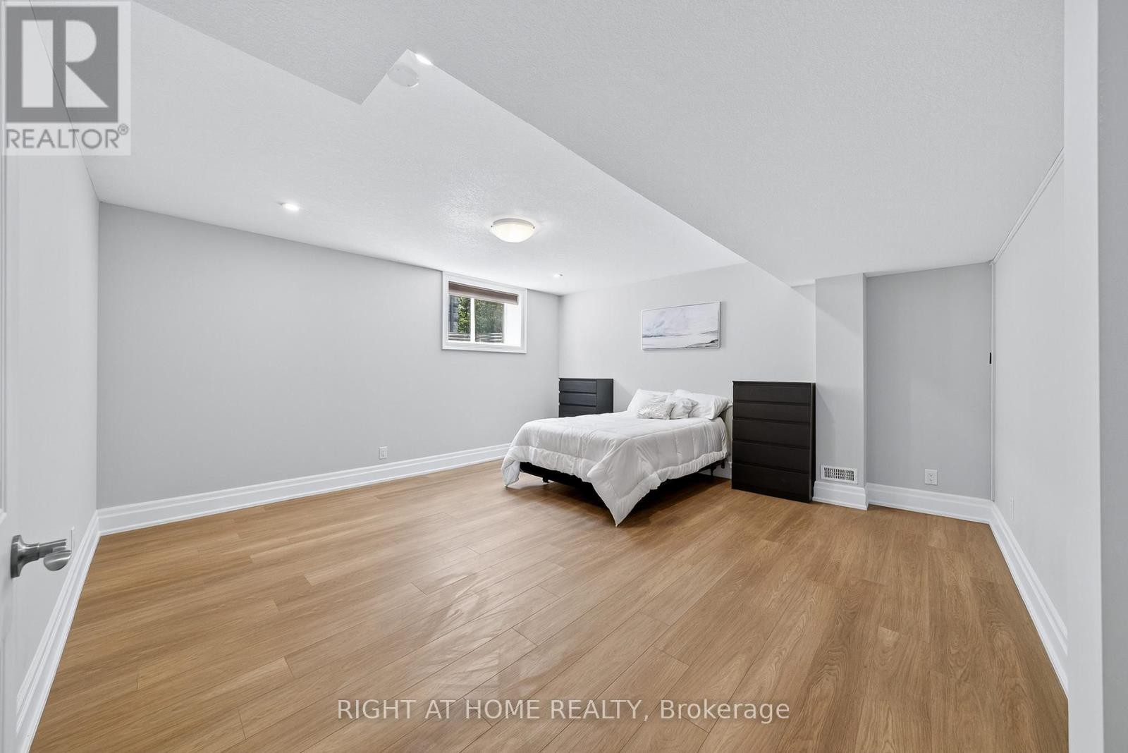 












3500 CRESCENT HARBOUR ROAD

,
Innisfil,




Ontario
L9S2Y8

