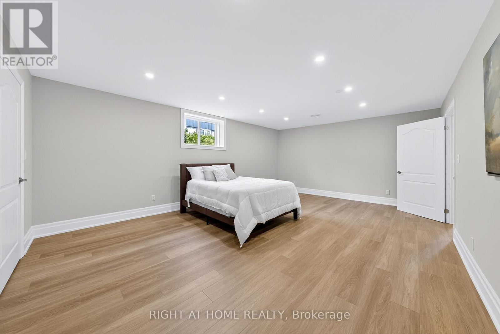 












3500 CRESCENT HARBOUR ROAD

,
Innisfil,




Ontario
L9S2Y8

