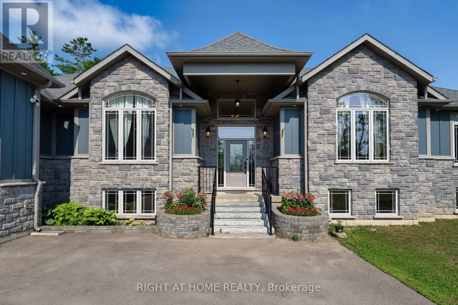 












3500 CRESCENT HARBOUR ROAD

,
Innisfil,




Ontario
L9S2Y8

