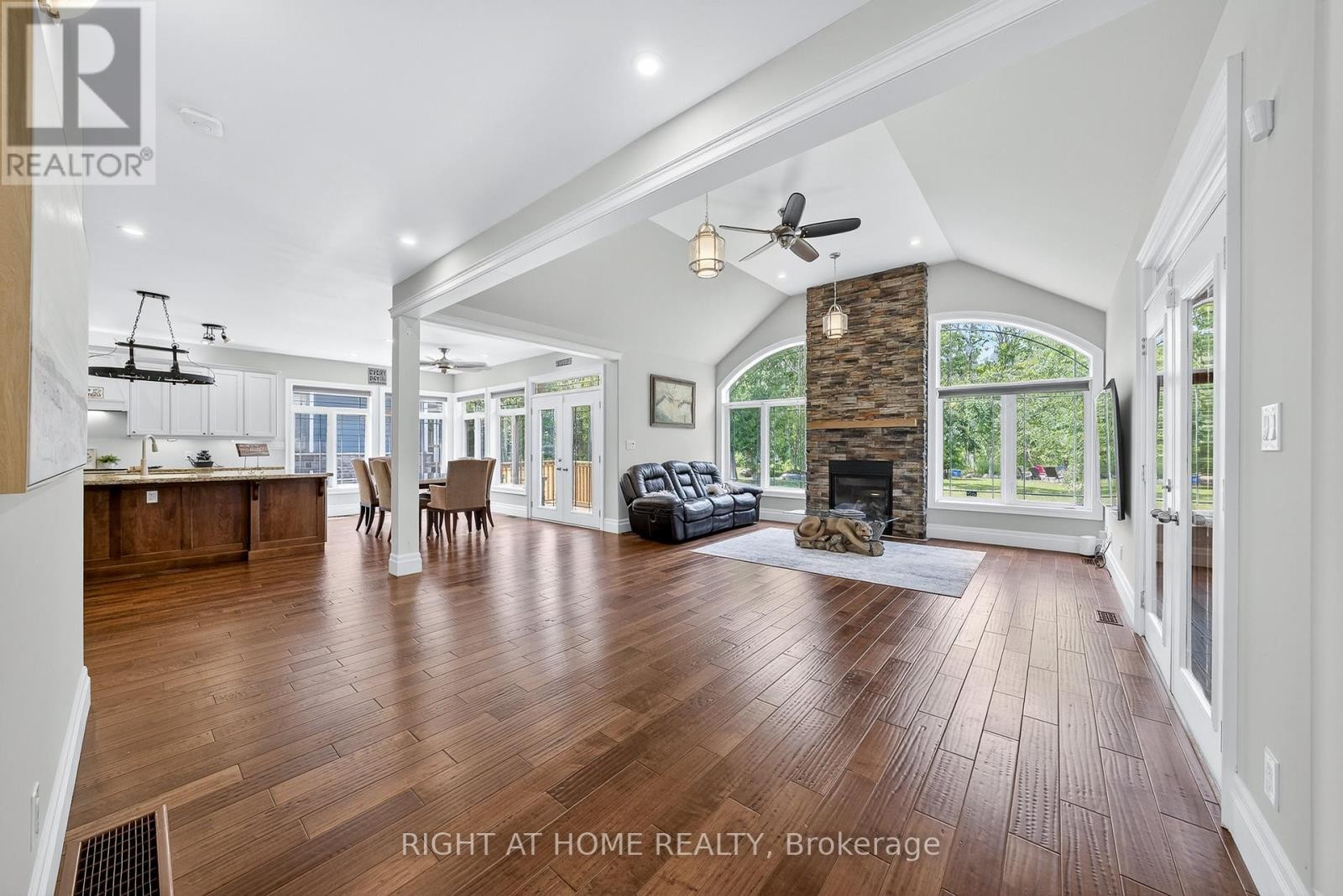 












3500 CRESCENT HARBOUR ROAD

,
Innisfil,




Ontario
L9S2Y8


