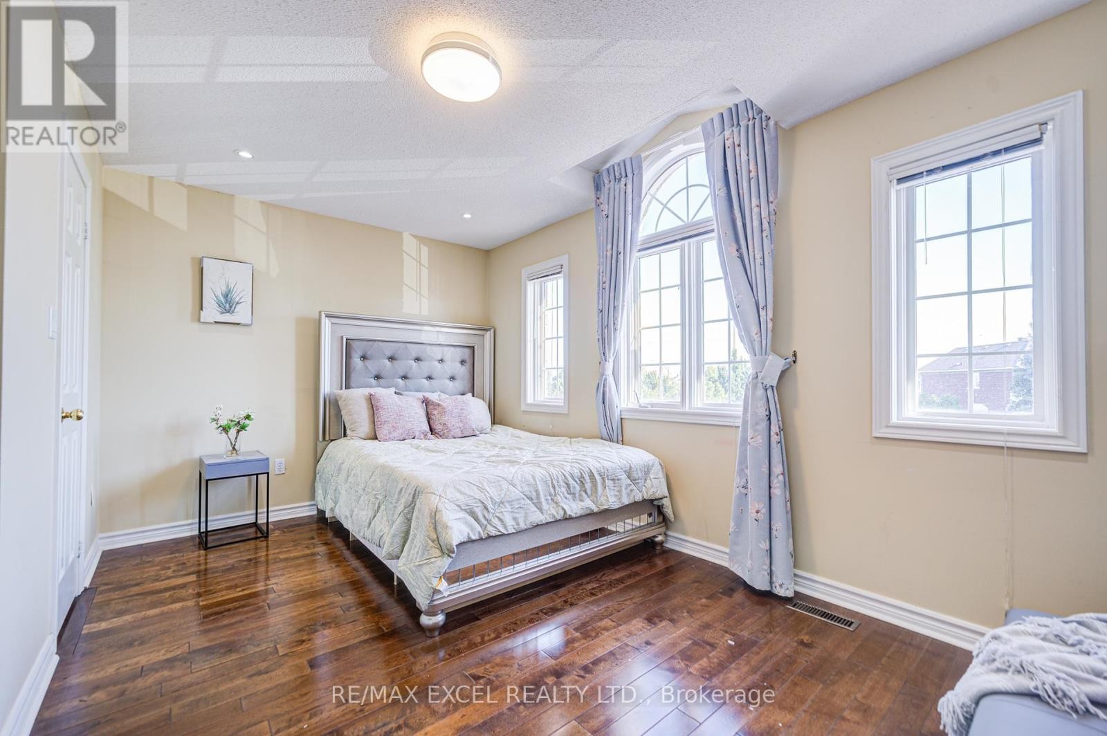 












263 MILLIKEN MEADOWS DRIVE

,
Markham (Milliken Mills West),




Ontario
L3R0W2

