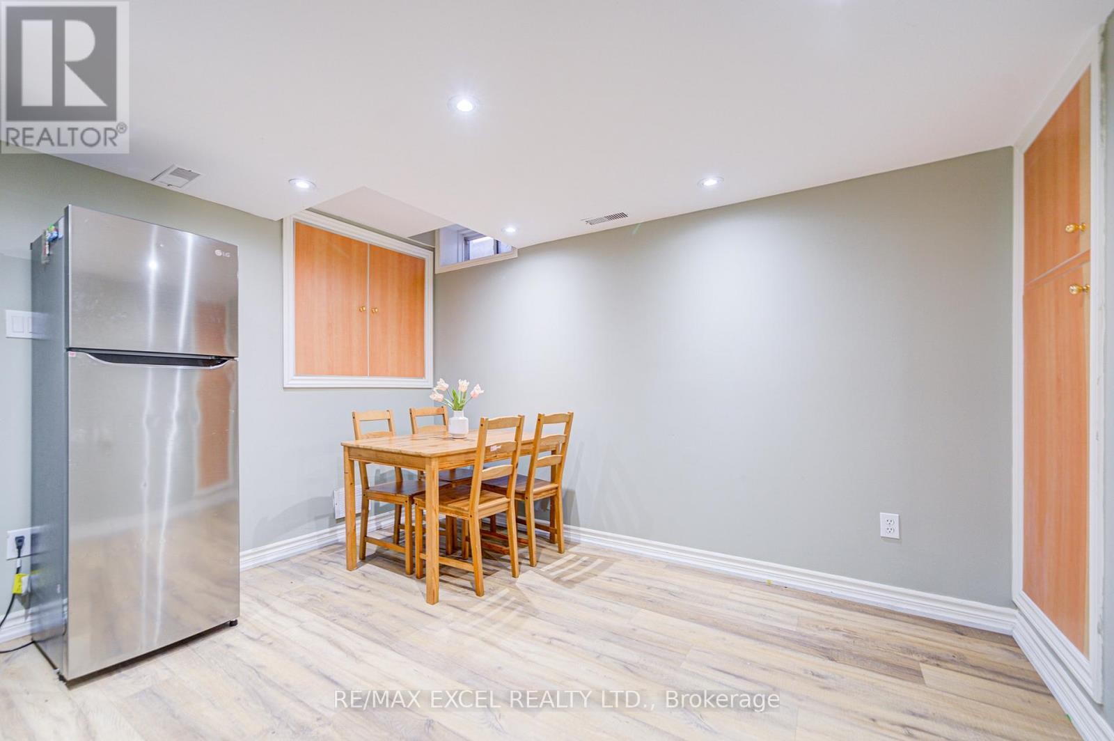 












263 MILLIKEN MEADOWS DRIVE

,
Markham (Milliken Mills West),




Ontario
L3R0W2

