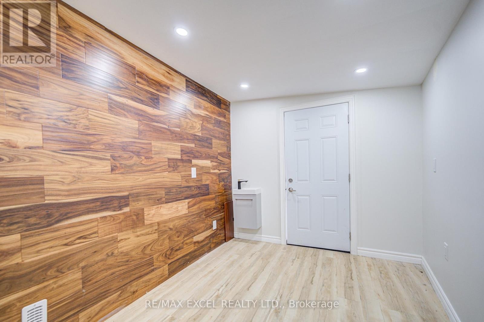 












263 MILLIKEN MEADOWS DRIVE

,
Markham (Milliken Mills West),




Ontario
L3R0W2

