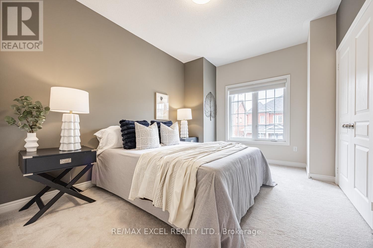 












77 SUNNYSIDE HILL ROAD

,
Markham (Cornell),




Ontario
L6B0Z8

