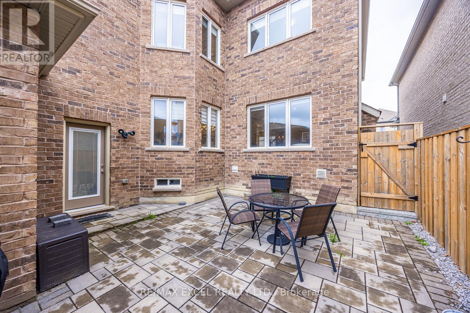 












77 SUNNYSIDE HILL ROAD

,
Markham (Cornell),




Ontario
L6B0Z8

