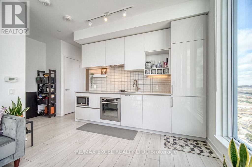 












2803 - 898 PORTAGE PARKWAY

,
Vaughan (Vaughan Corporate Centre),




Ontario
L4K0J6

