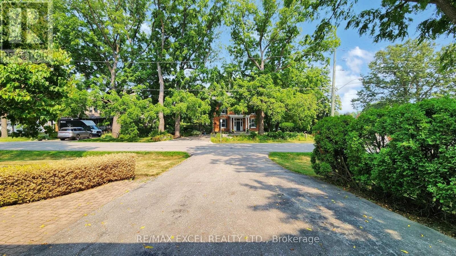 












4 ORCHARD STREET

,
Markham (Old Markham Village),




Ontario
L3P2T1

